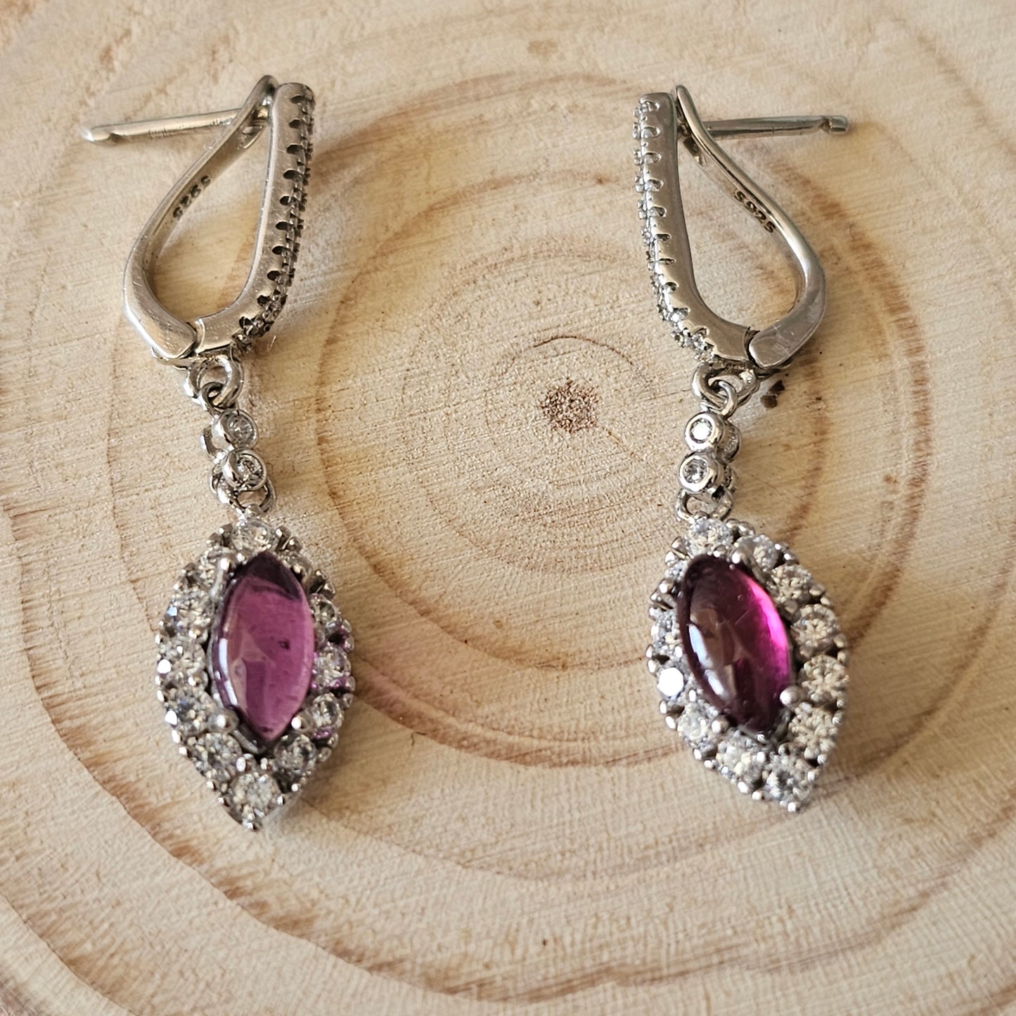 Granaatti, hopeakorvakorut