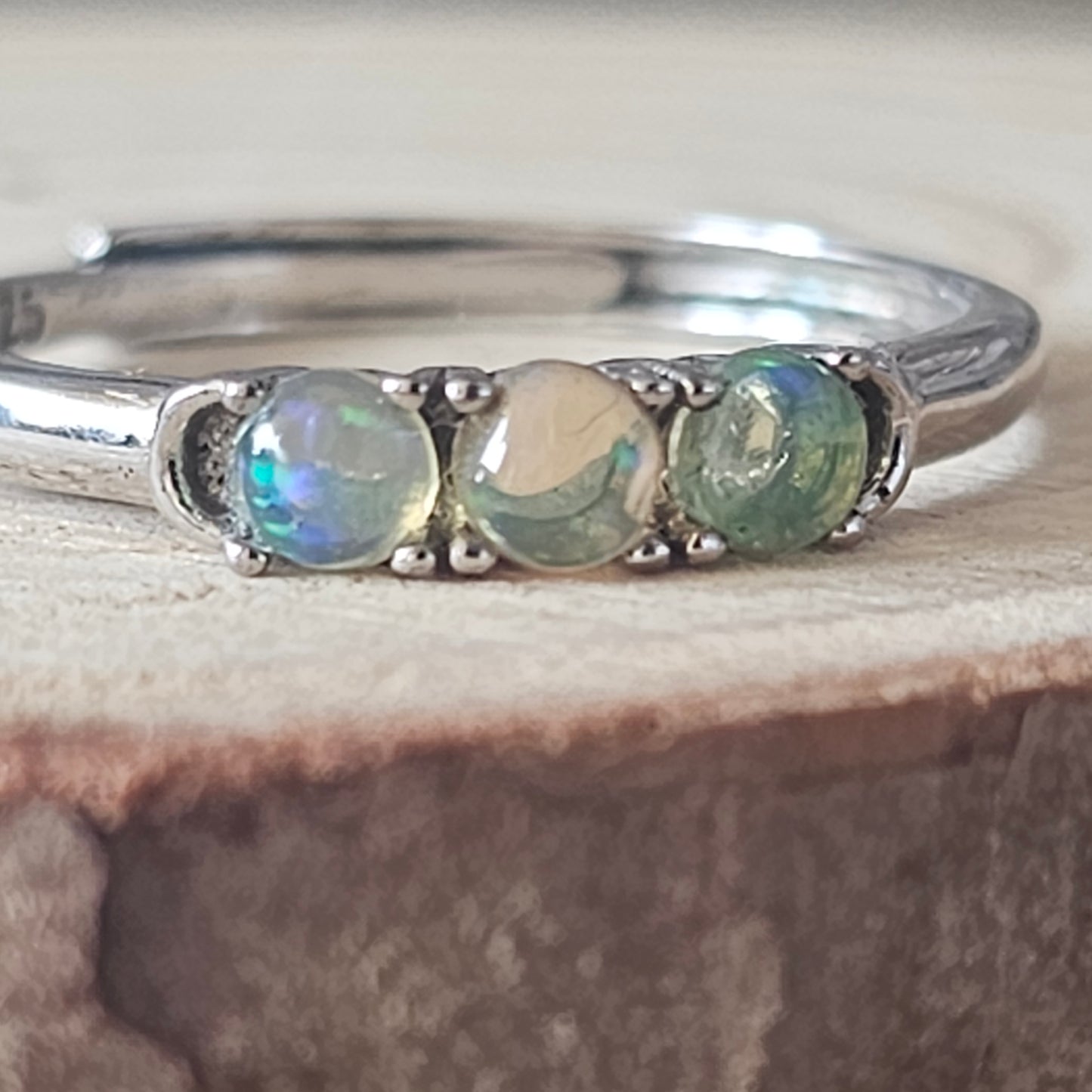 Opaali, säädettävä hopeasormus