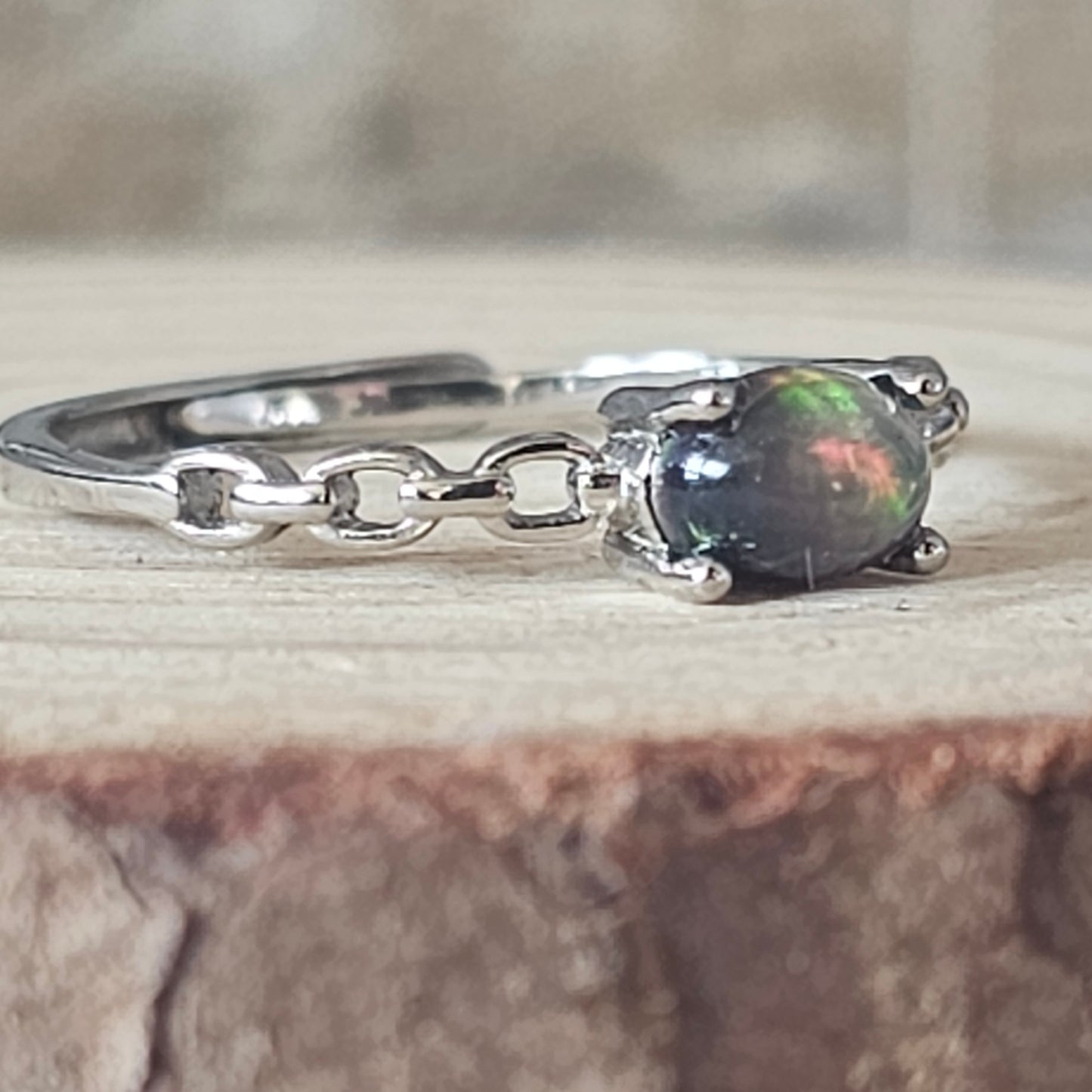 Opaali, säädettävä hopeasormus