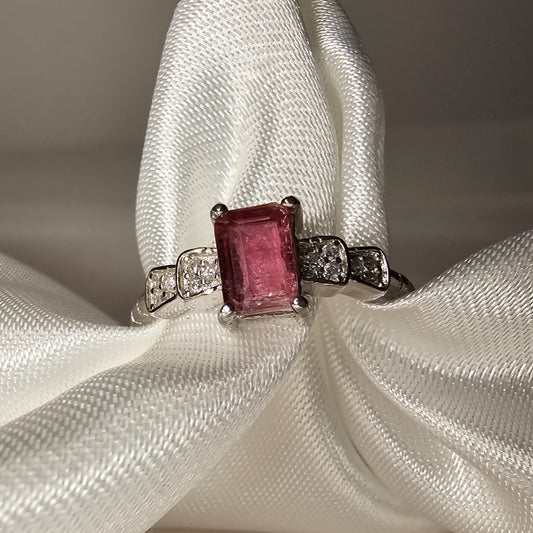 Pinkki turmaliini, hopeasormus